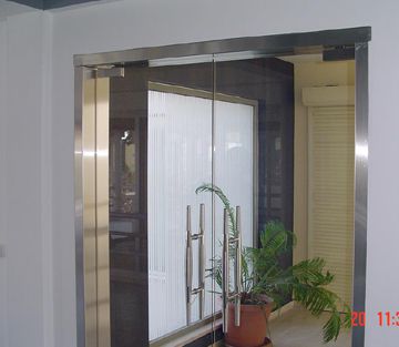 banka cam kapı