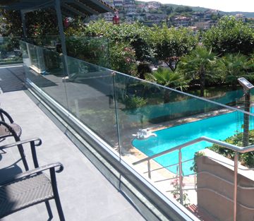 bahçe cam korkuluk
