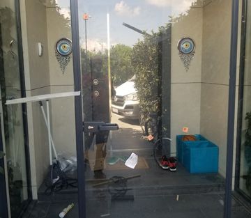 cam kapı tepeören